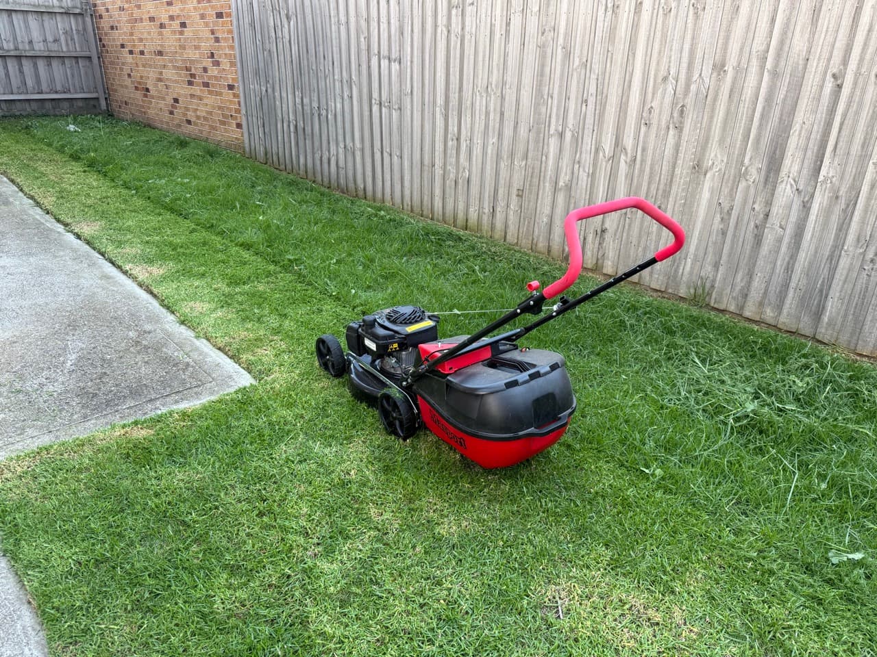 Crisp kerbside trim and even cut on a residential lawn in Casey, VIC
